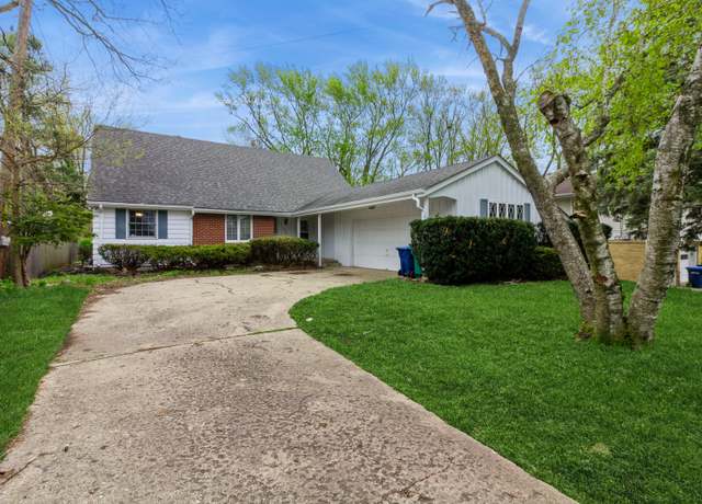 Property at 618 Russell Rd, Dekalb, IL 60115, 5 beds, 2 baths