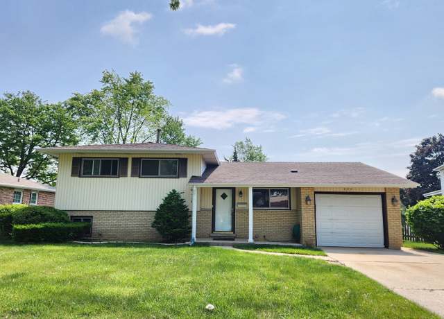 Property at 237 Sumac Ln, Schaumburg, IL 60193, 3 beds, 2 baths
