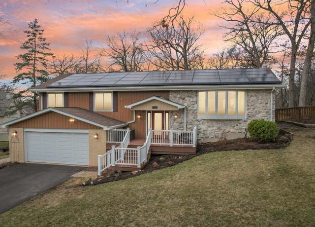 Property at 512 N Forest Dr, Addison, IL 60101, 4 beds, 3 baths