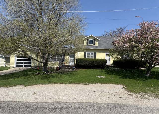 Property at 4902 14th St, Streator, IL 61364, 2 beds, 1 bath