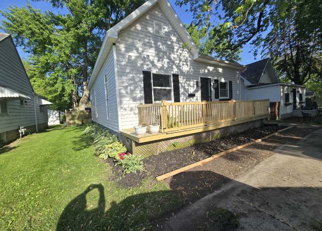 Property at 310 N Mulberry St, Clinton, IL 61727, 2 beds, 1 bath