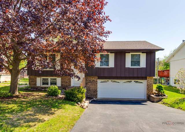 Property at 14 Wander Way, Lake In The Hills, IL 60156, 3 beds, 2.5 baths