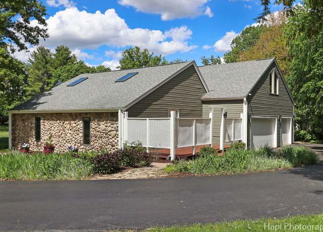 Property at 1504 N Denali Trl, Mchenry, IL 60050, 3 beds, 2.5 baths
