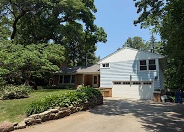 Property at 1010 Hickory Trl, Downers Grove, IL 60515
