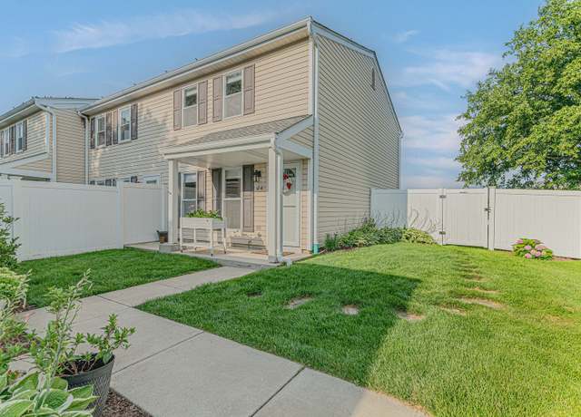 Property at 184 Rodenburg Rd, Roselle, IL 60172, 2 beds, 1.5 baths
