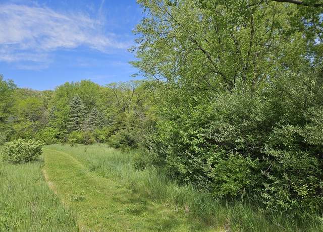 Property at 403 Lake Ct, Dixon, IL 61021
