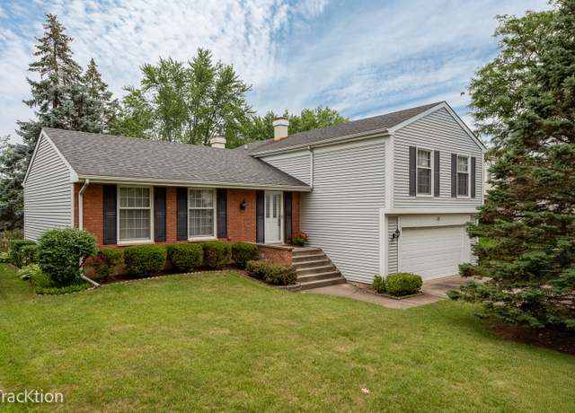 Property at 121 N Walnut Ln, Schaumburg, IL 60194, 4 beds, 2.5 baths