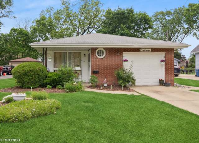 Property at 611 Palace St, Aurora, IL 60506, 2 beds, 2 baths