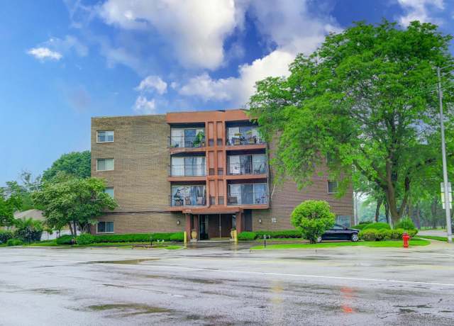 Property at 4838 Howard St #301, Skokie, IL 60077, 2 beds, 1.5 baths