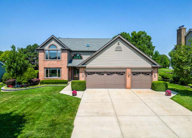 Property at 410 Woodcroft Ln, Schaumburg, IL 60173, 4 beds, 3.5 baths