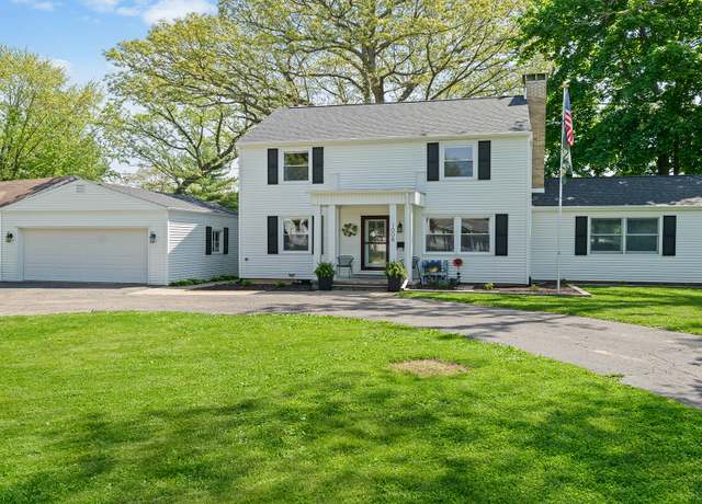 Property at 1008 Mary Ave, Dixon, IL 61021, 3 beds, 2.5 baths
