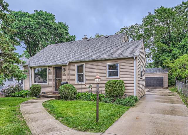 Property at 539 Cleveland Ave, Elgin, IL 60120, 4 beds, 1.5 baths