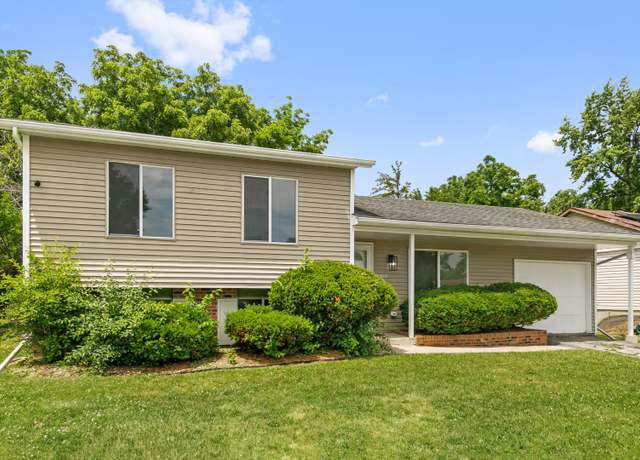 Property at 18200 Fountainbleau Dr, Hazel Crest, IL 60429, 3 beds, 2 baths