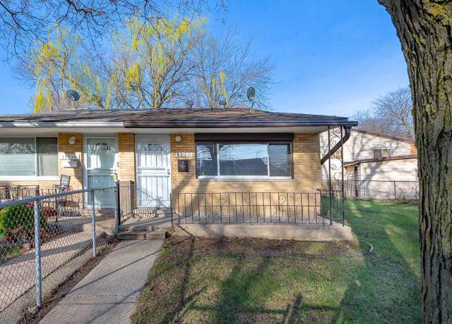 Property at 11534 S Peoria St, Chicago, IL 60643, 3 beds, 1.5 baths