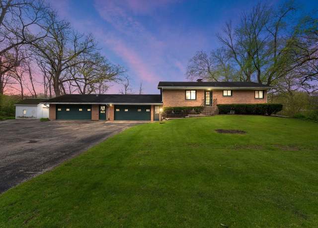 Property at 35W473 Blackhawk Dr, South Elgin, IL 60177, 3 beds, 2 baths
