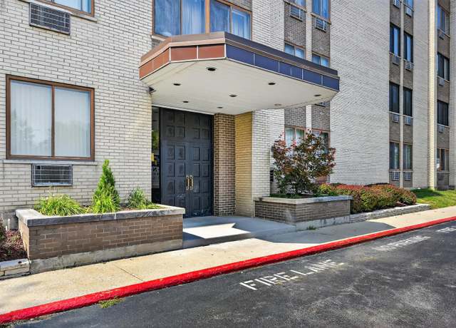 Property at 9720 S Pulaski Rd #602, Oak Lawn, IL 60453, 2 beds, 1.5 baths