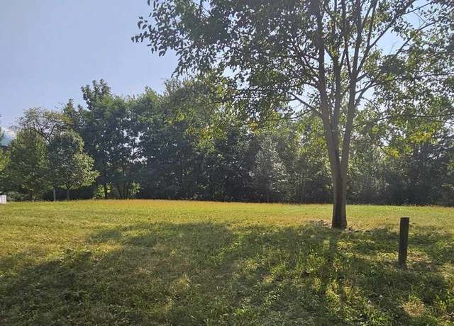 Property at 428 Woodland Trl, Lindenhurst, IL 60046