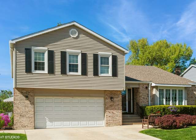 Property at 1420 E Canterbury Dr, Arlington Heights, IL 60004, 5 beds, 3.5 baths