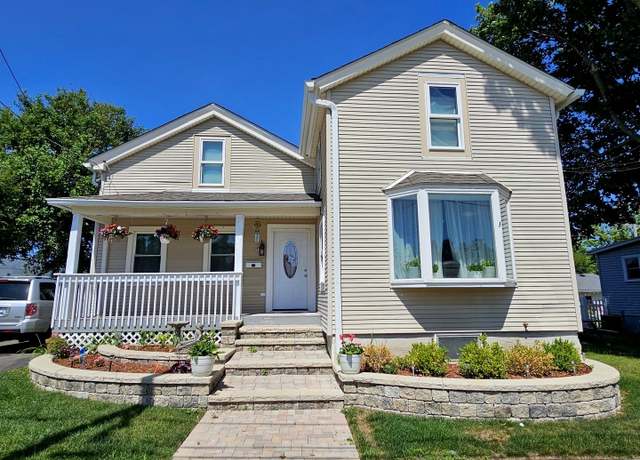 Property at 121 N Governor St, Sycamore, IL 60178, 4 beds, 2 baths
