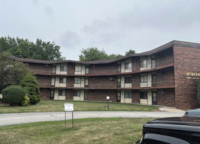 Property at 2306 Holiday Ter #146, Lansing, IL 60438, 2 beds, 1 bath