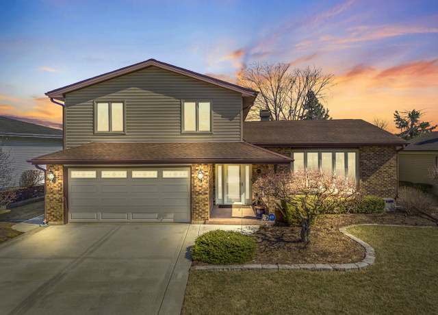 Property at 1221 N Hickory Trl, Addison, IL 60101, 4 beds, 2.5 baths