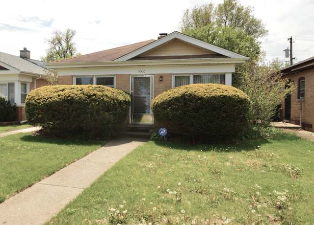 Property at 3900 Saint Paul Ave, Bellwood, IL 60104, 3 beds, 1 bath