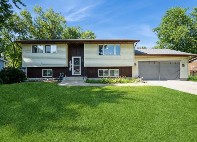 Property at 4910 Willow Ln, Mchenry, IL 60050, 3 beds, 2 baths