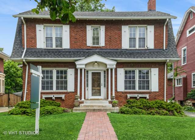 Property at 9547 S Longwood Dr, Chicago, IL 60643, 3 beds, 2 baths