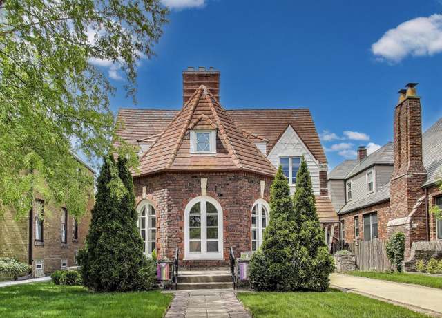 Property at 1213 Columbian Ave, Oak Park, IL 60302, 4 beds, 2.5 baths