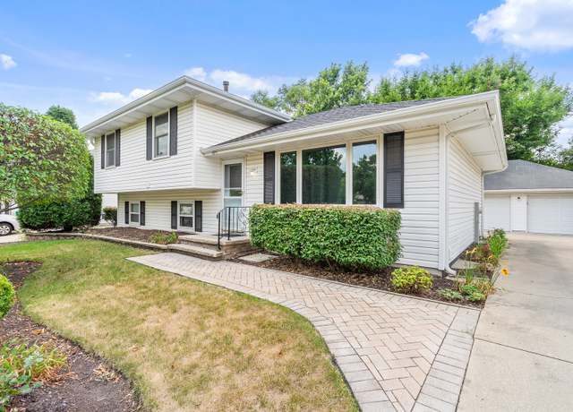 Property at 371 Whiteside Dr, Joliet, IL 60435, 3 beds, 2 baths