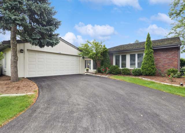 Property at 100 Briarwood Cir, Oak Brook, IL 60523, 2 beds, 2.5 baths
