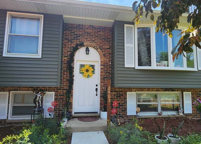 Property at 2403 High Point Dr, Lindenhurst, IL 60046, 4 beds, 2 baths