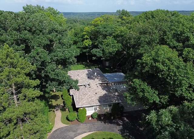 Property at 11S047 Palisades Rd, Burr Ridge, IL 60527, 3 beds, 2.5 baths