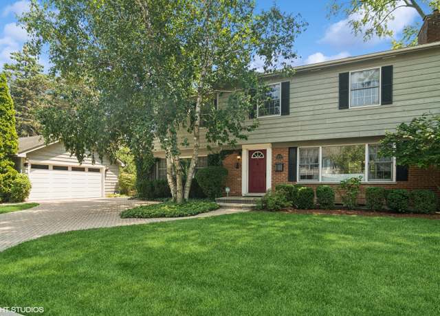 Property at 401 S Carlyle Pl, Arlington Heights, IL 60004, 4 beds, 3.5 baths