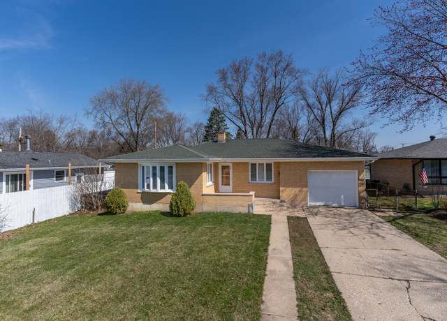 Property at 184 Union St, Crystal Lake, IL 60014, 2 beds, 2 baths
