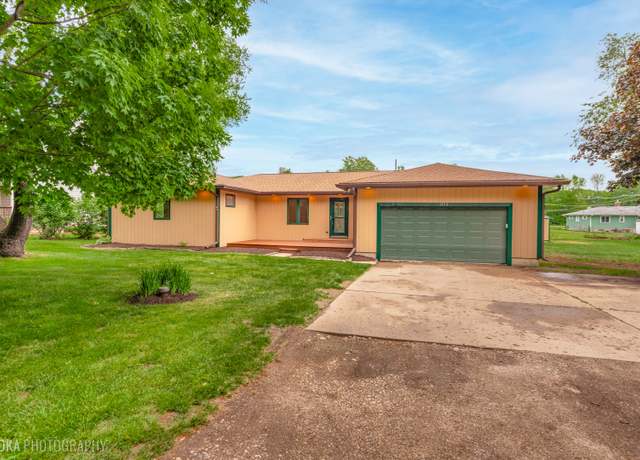 Property at 1333 Lund Ave, Algonquin, IL 60102, 3 beds, 2 baths