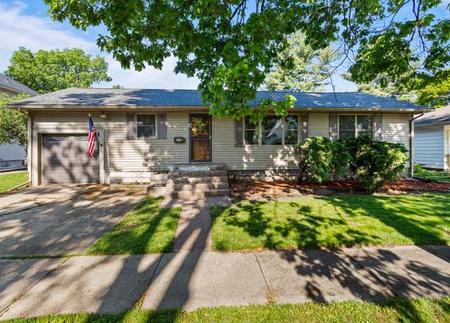 Property at 405 N Draper Ave, Champaign, IL 61821, 3 beds, 1 bath