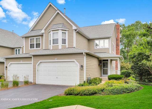 Property at 206 Tanglewood Dr, Glen Ellyn, IL 60137, 2 beds, 3.5 baths