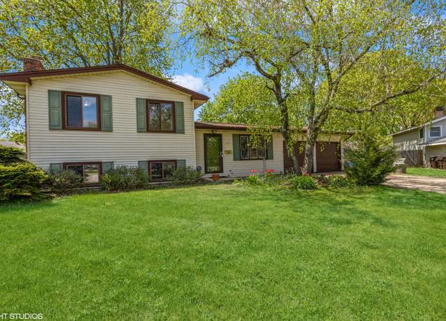 Property at 51 Berkshire Dr, Crystal Lake, IL 60014, 4 beds, 2 baths
