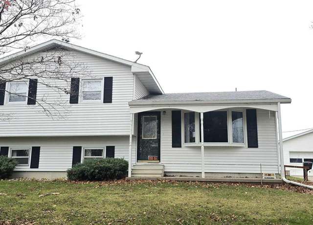 Property at 1561 Elm St, Hamilton, IL 62341, 3 beds, 1 bath