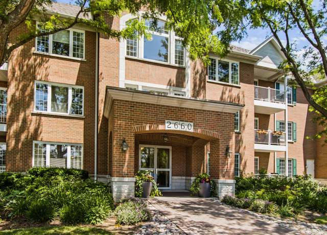 Property at 2660 Summit Dr #302, Glenview, IL 60025, 3 beds, 2.5 baths