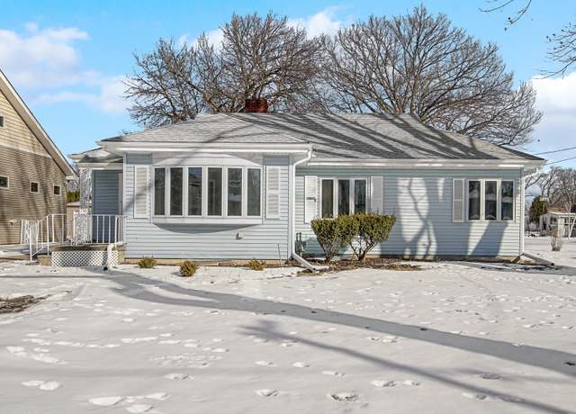 Property at 756 W Lincoln Ln, Des Plaines, IL 60018, 5 beds, 2 baths
