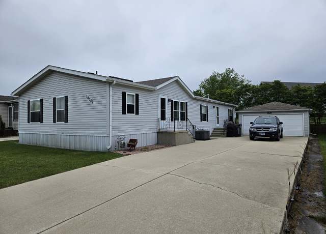 Property at 10757 Gateway Dr, Frankfort, IL 60423, 3 beds, 2 baths