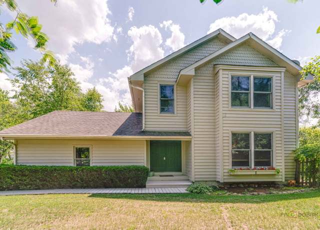 Property at 24 Hickory Rd, Oakwood Hills, IL 60013, 3 beds, 3.5 baths
