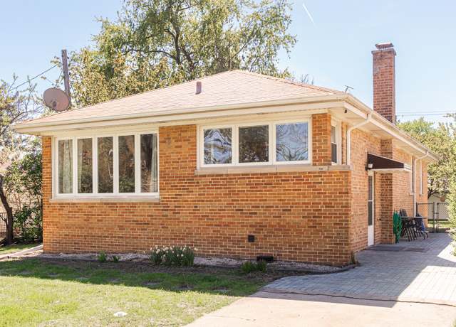 Property at 7612 Niles Center Rd, Skokie, IL 60077, 3 beds, 2 baths