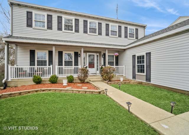 Property at 39 N Walnut Ct, Streamwood, IL 60107, 4 beds, 3.5 baths