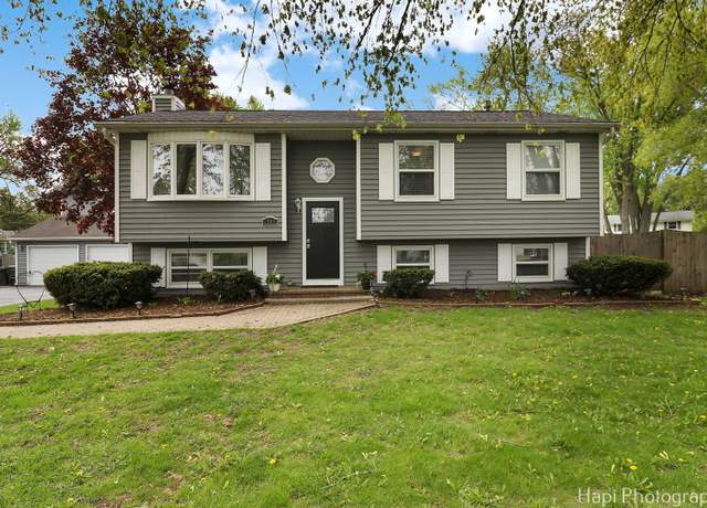 Property at 1903 Fairfield Rd, Lindenhurst, IL 60046, 3 beds, 3 baths