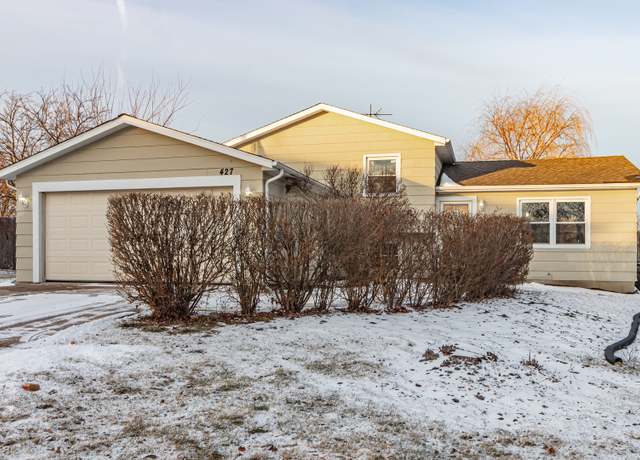 Property at 427 Brittany Ln, Lindenhurst, IL 60046, 3 beds, 2 baths