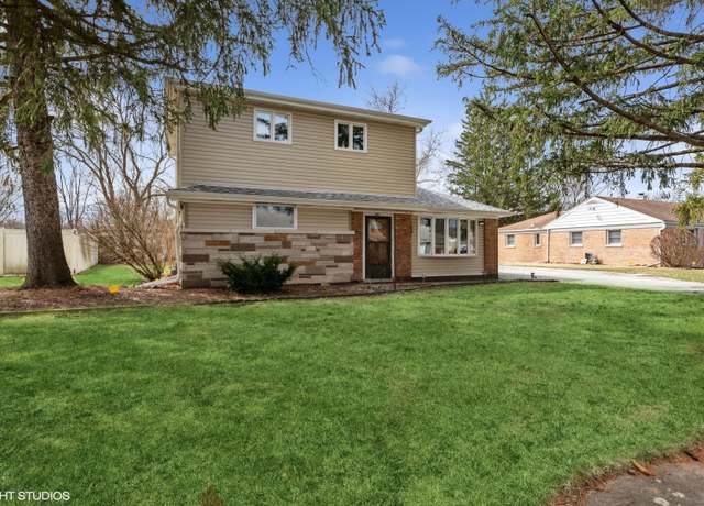 Property at 9 Apple Ln, Park Forest, IL 60466, 4 beds, 2.5 baths