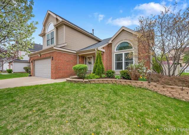 Property at 1682 Brompton Ln, Crystal Lake, IL 60014, 3 beds, 2.5 baths